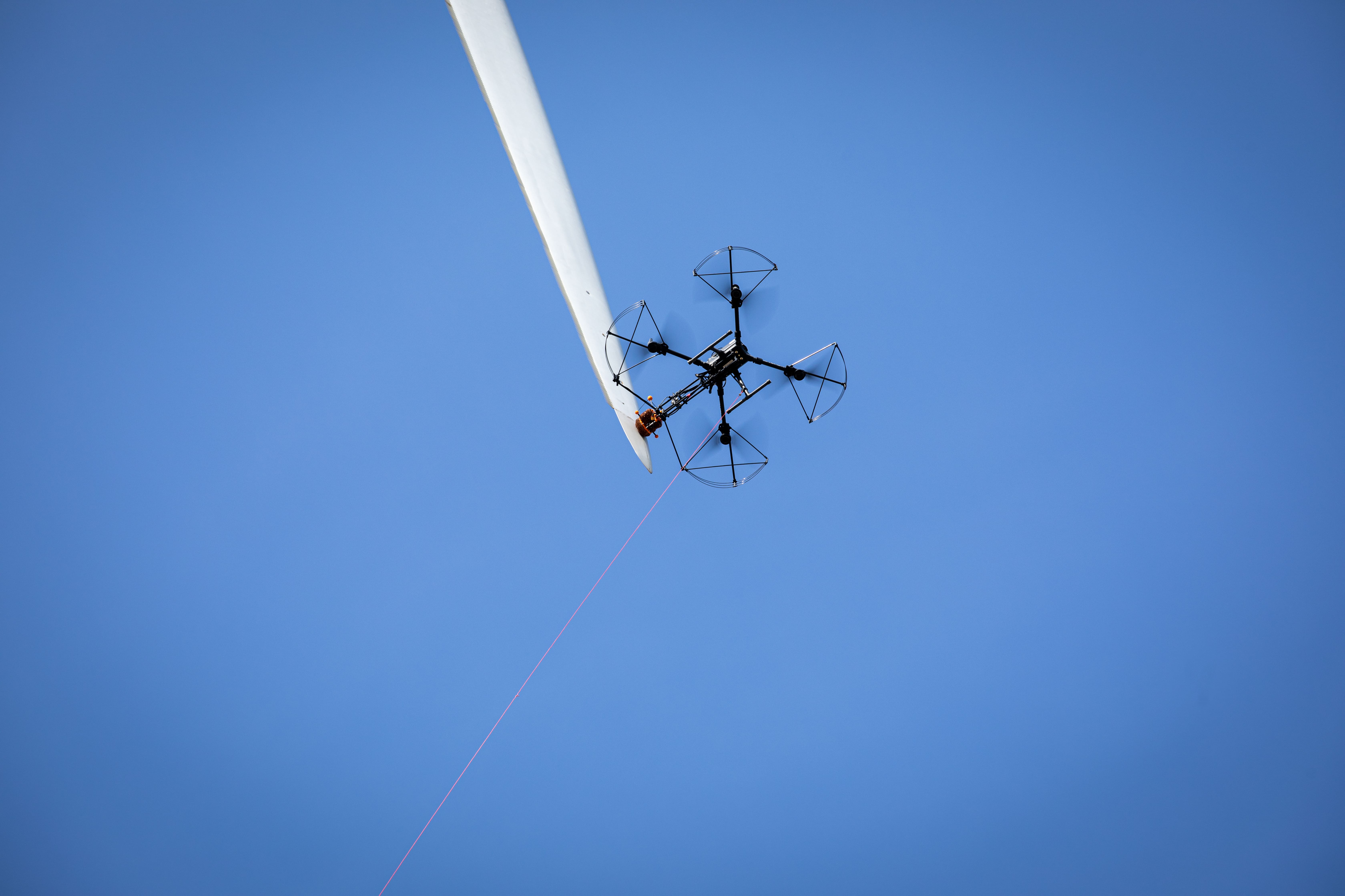 Volta effectuant une touche